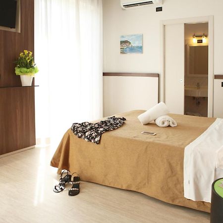 Hotel Mondial Porto Recanati Bagian luar foto