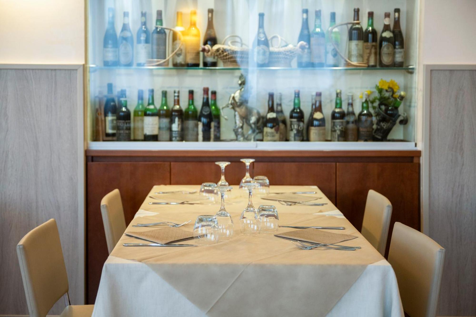 Hotel Mondial Porto Recanati Bagian luar foto