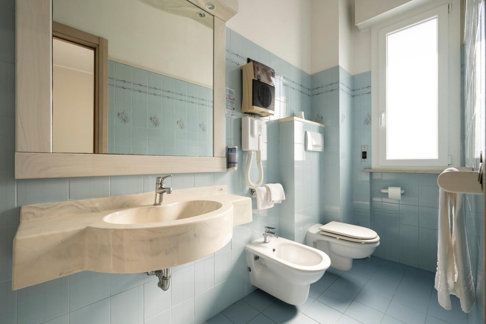 Hotel Mondial Porto Recanati Bagian luar foto