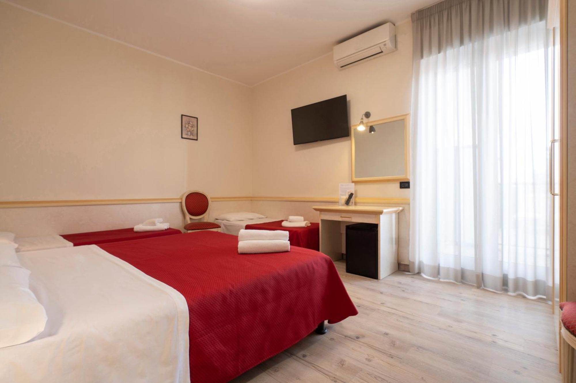 Hotel Mondial Porto Recanati Bagian luar foto