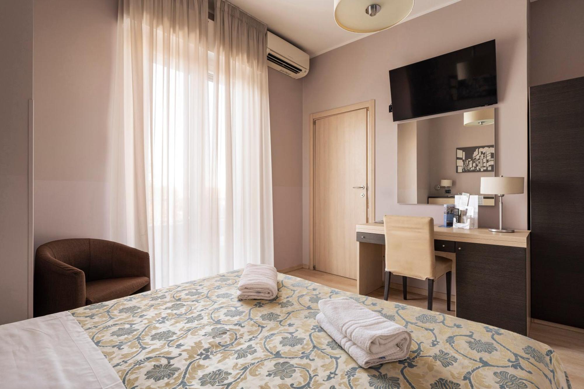 Hotel Mondial Porto Recanati Bagian luar foto