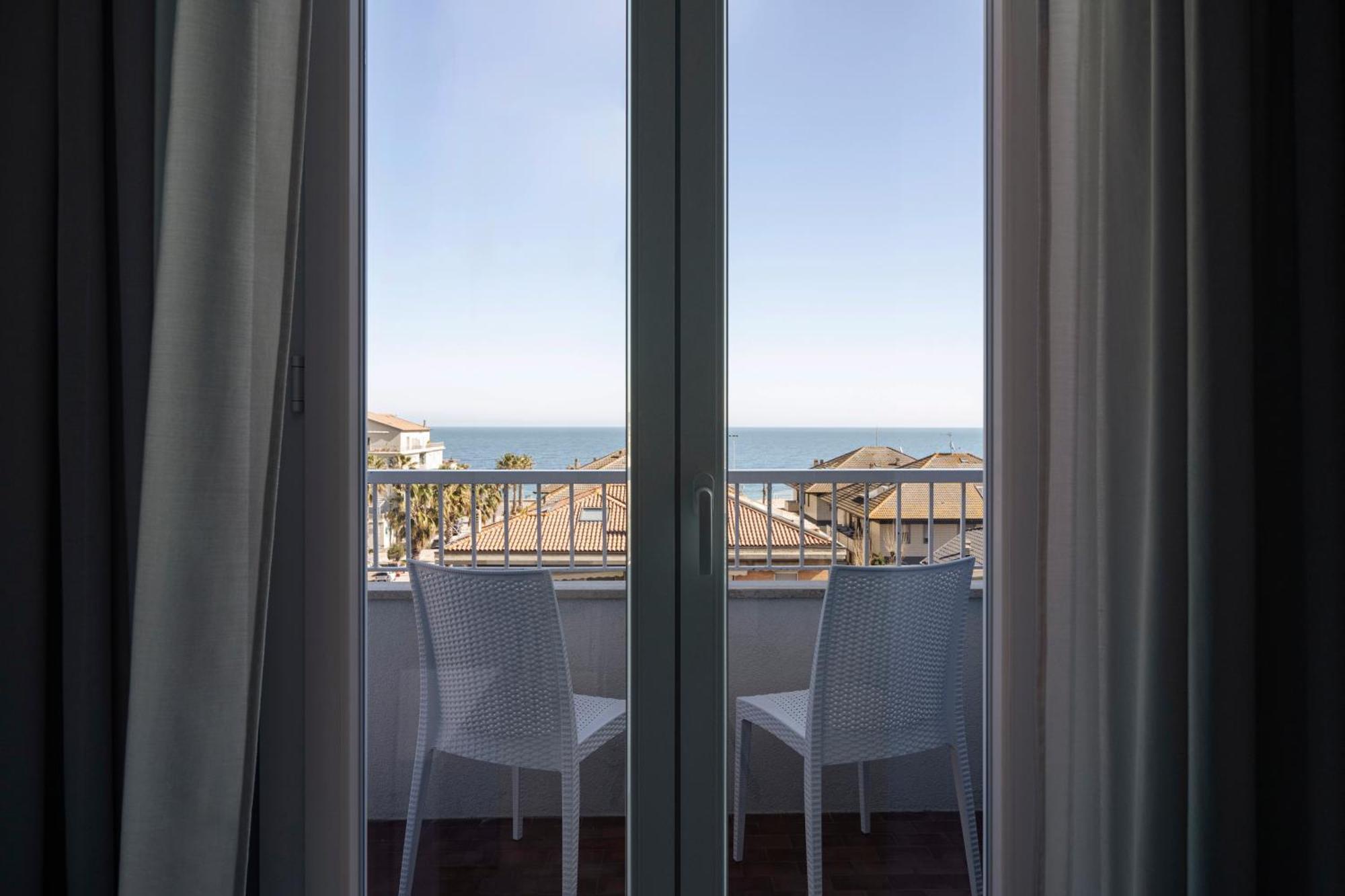 Hotel Mondial Porto Recanati Bagian luar foto