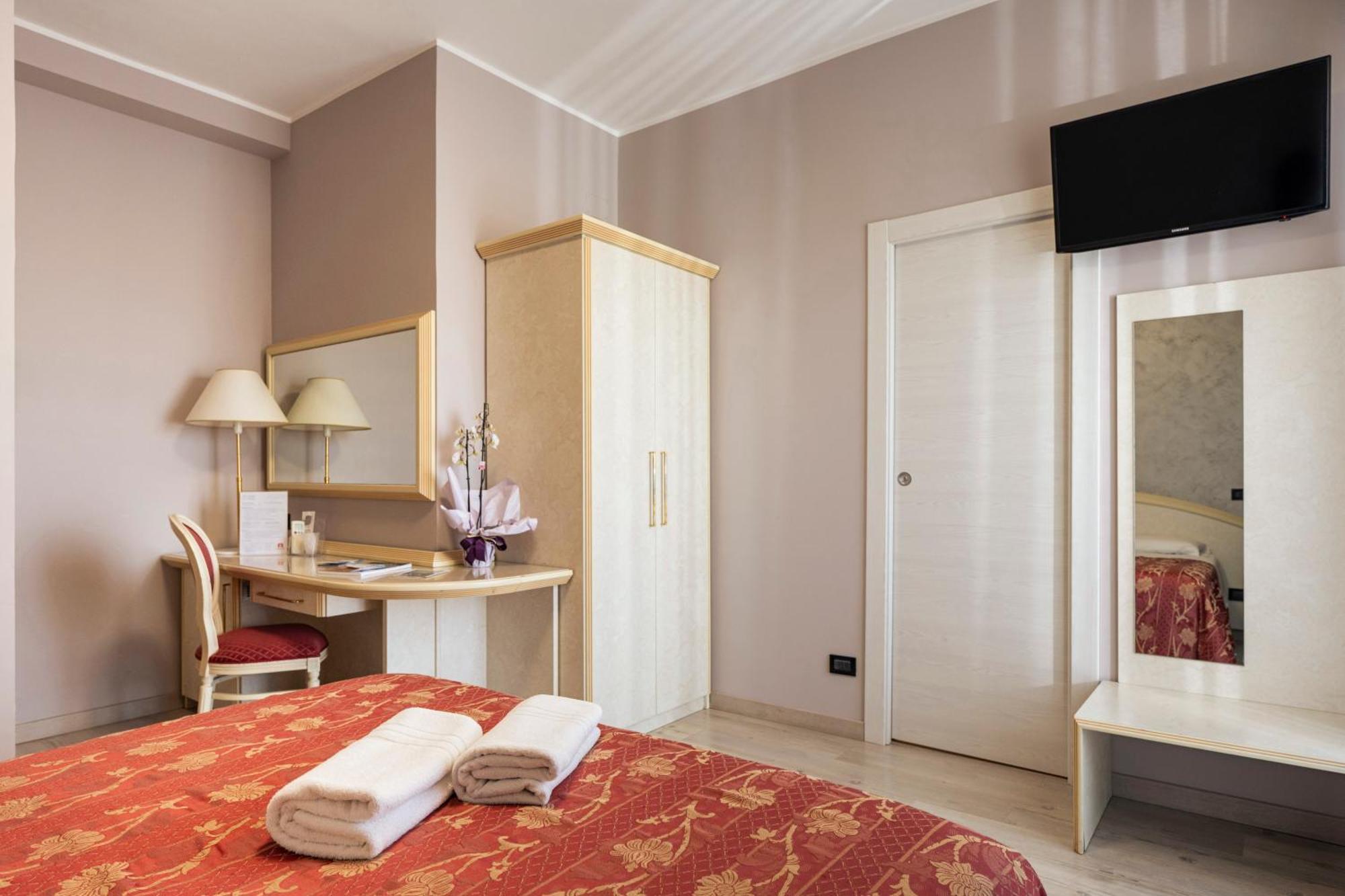 Hotel Mondial Porto Recanati Bagian luar foto