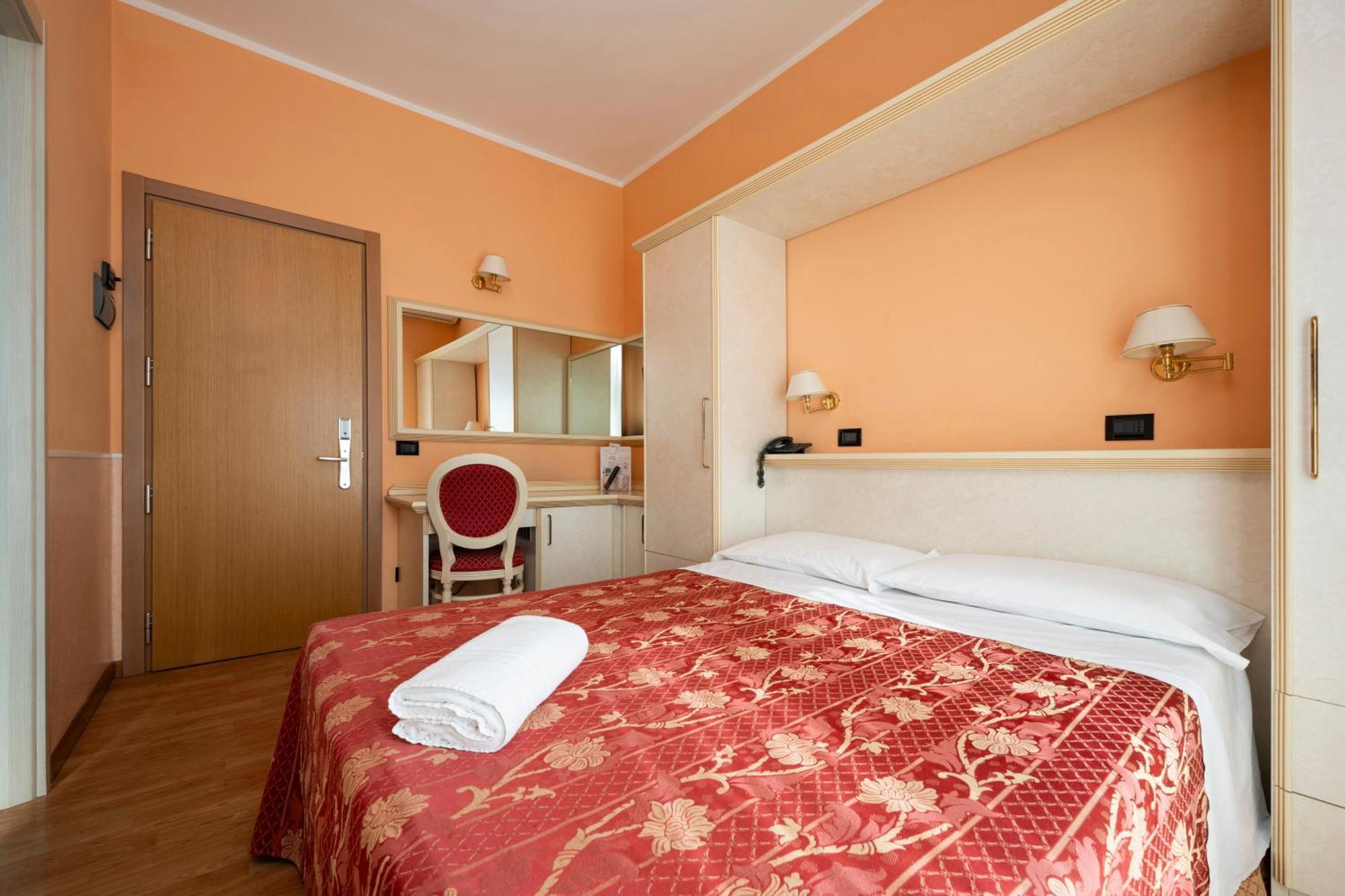 Hotel Mondial Porto Recanati Bagian luar foto