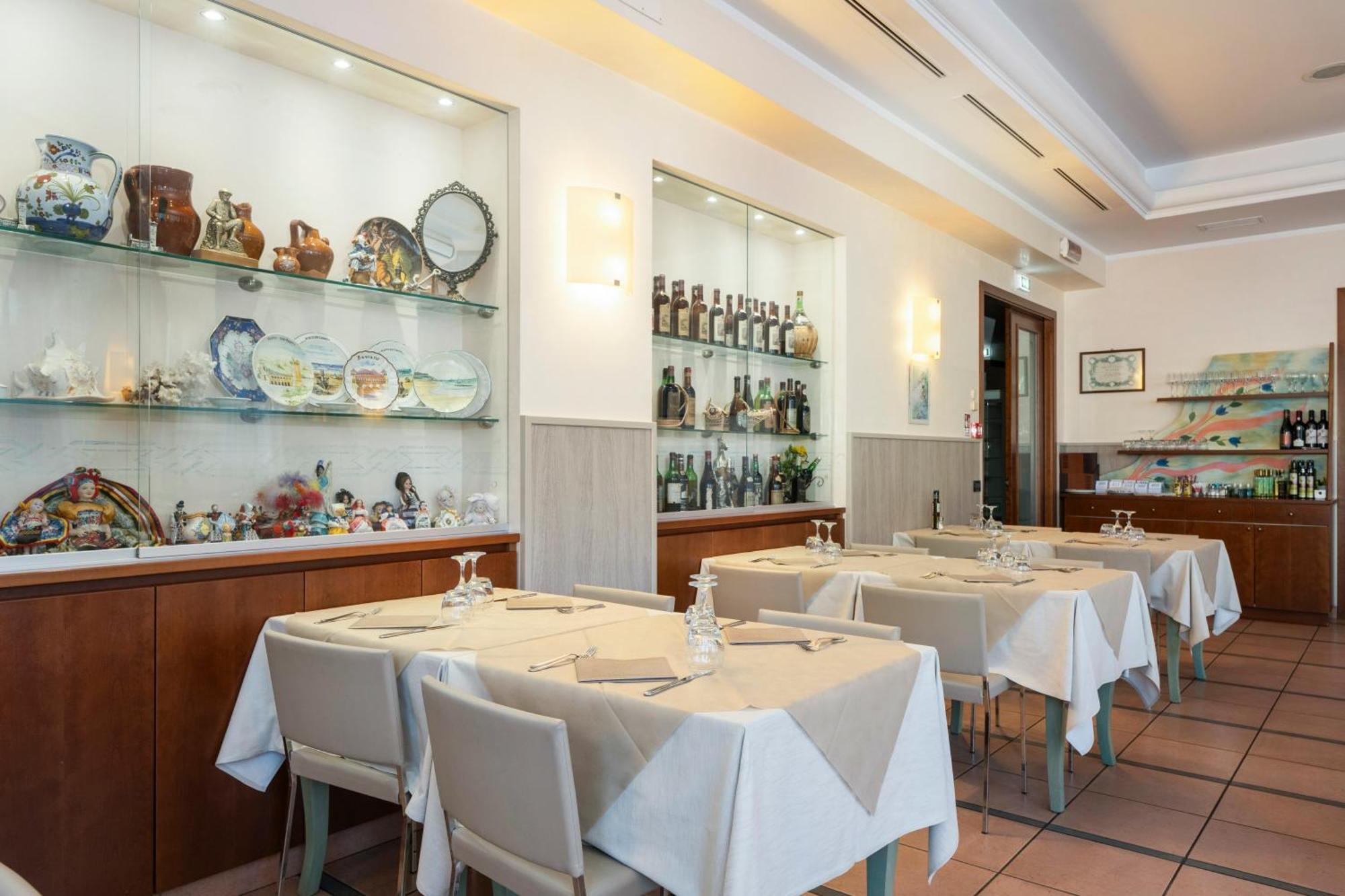 Hotel Mondial Porto Recanati Bagian luar foto