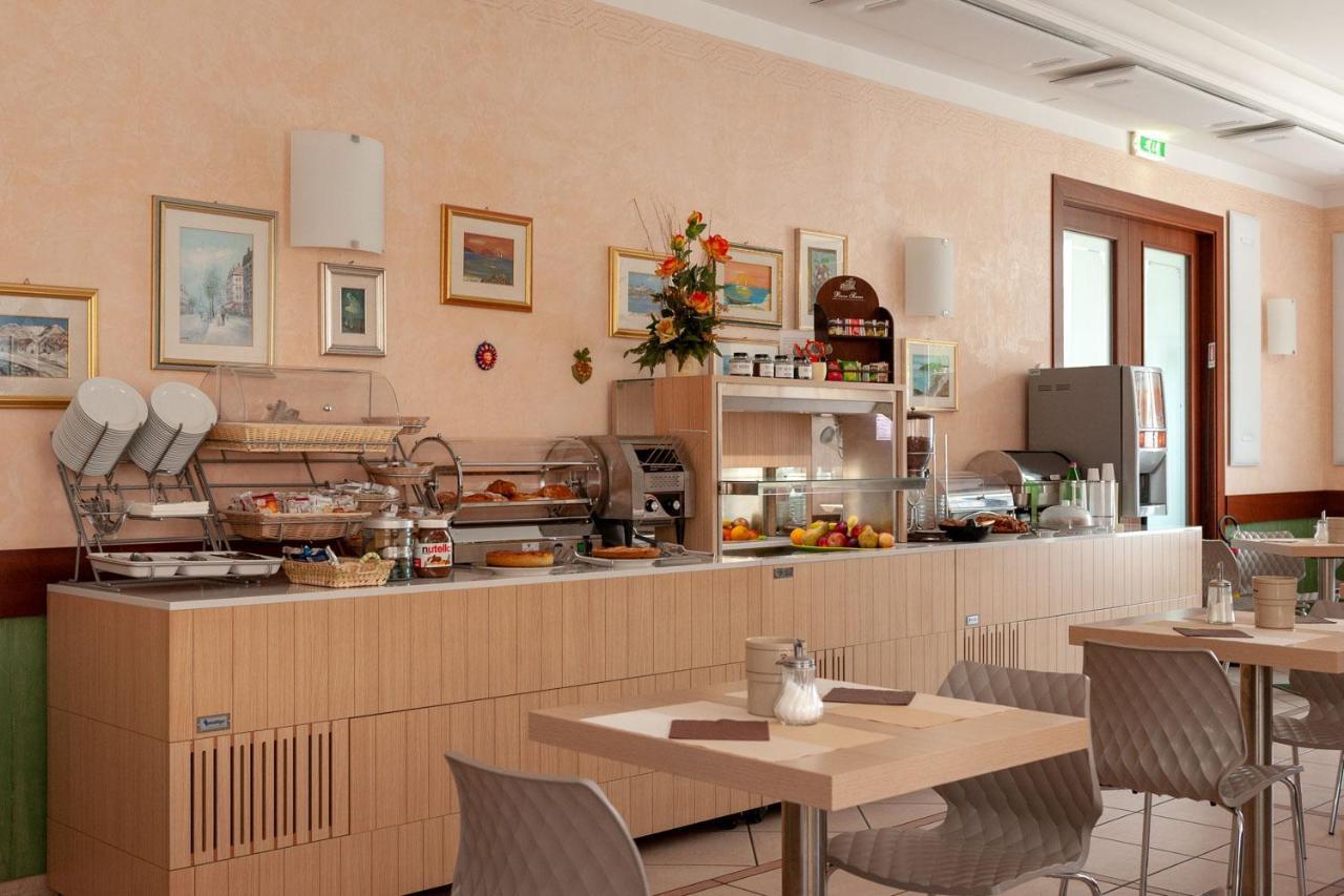 Hotel Mondial Porto Recanati Bagian luar foto